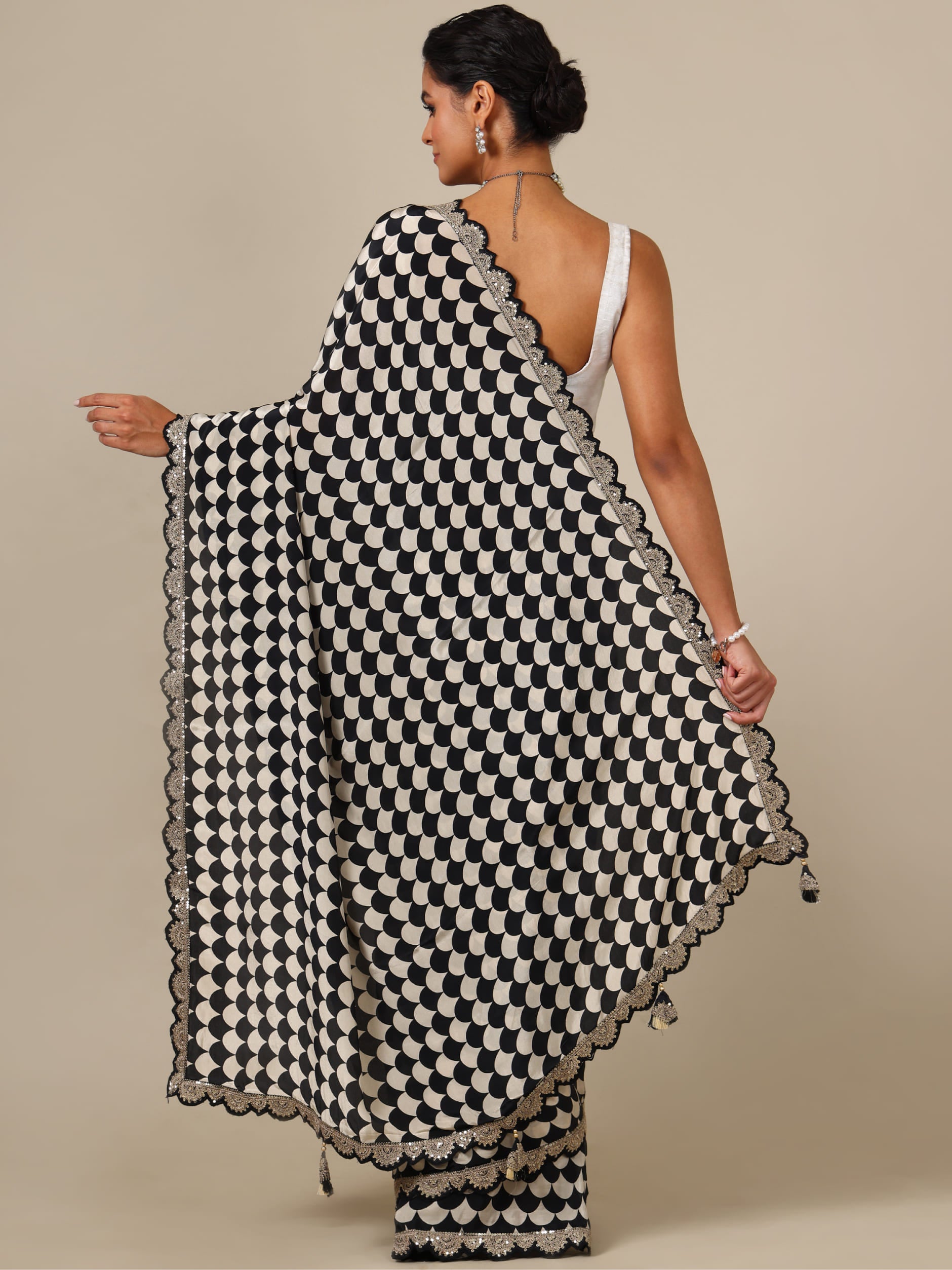Black & White Dola Silk Saree with Zari Border – Unstitched Black Blouse